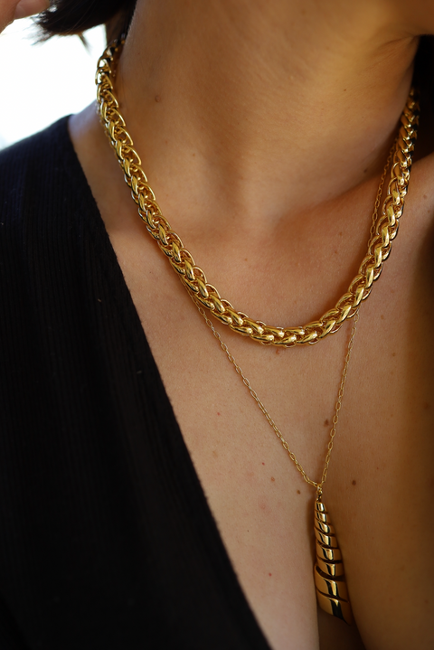 Ribbon Pendant Necklace