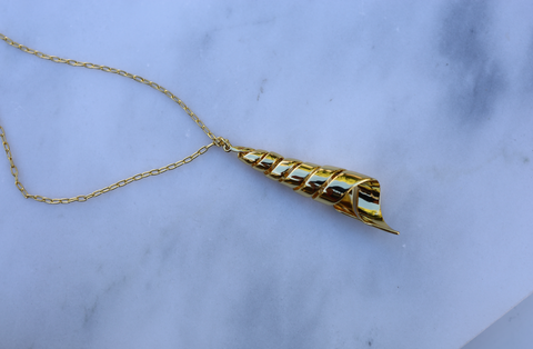 Ribbon Pendant Necklace